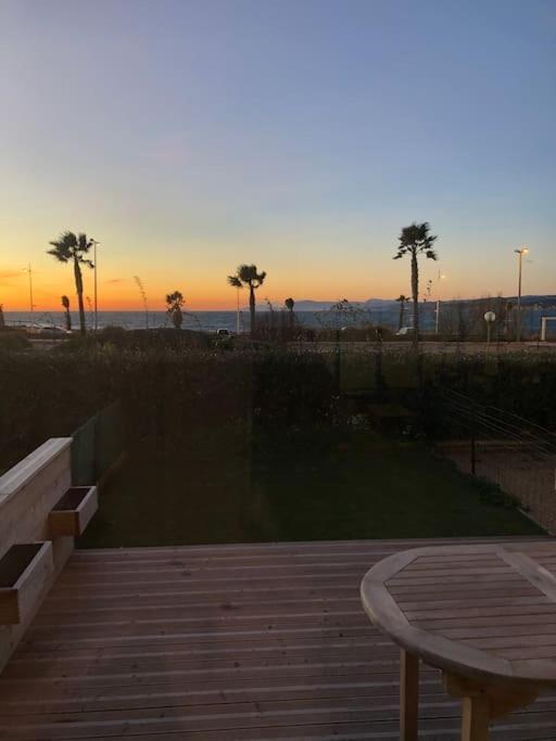 Appartamento Petite Endroit Splendide. Six-Fours-les-Plages Esterno foto